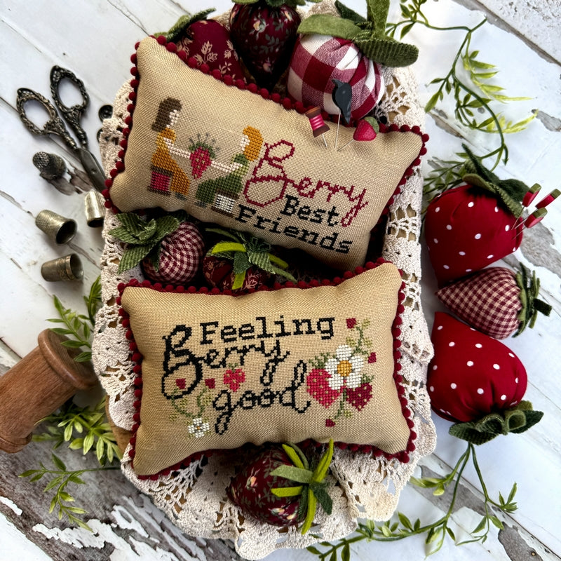 Puntini Puntini - Strawberry Pincushions