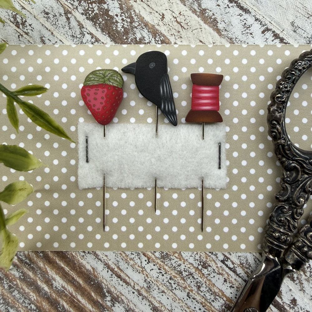 Puntini Puntini - Pin Strawberry and Thread