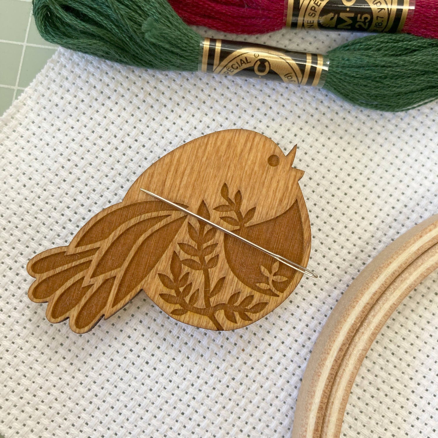 Robin - Magnetic Needle Minder