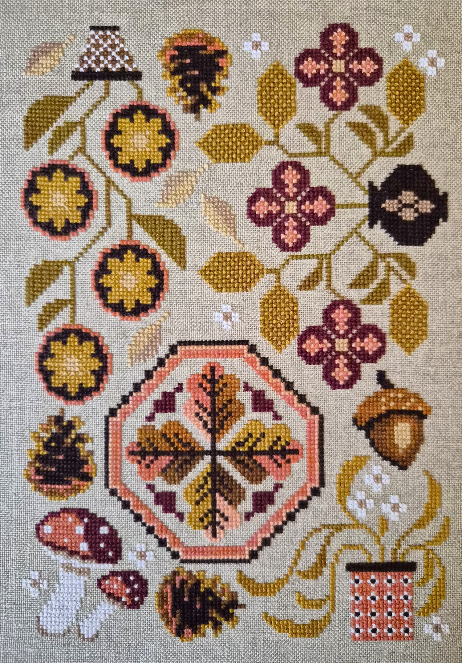 Artsy Housewife - Autumn Feels