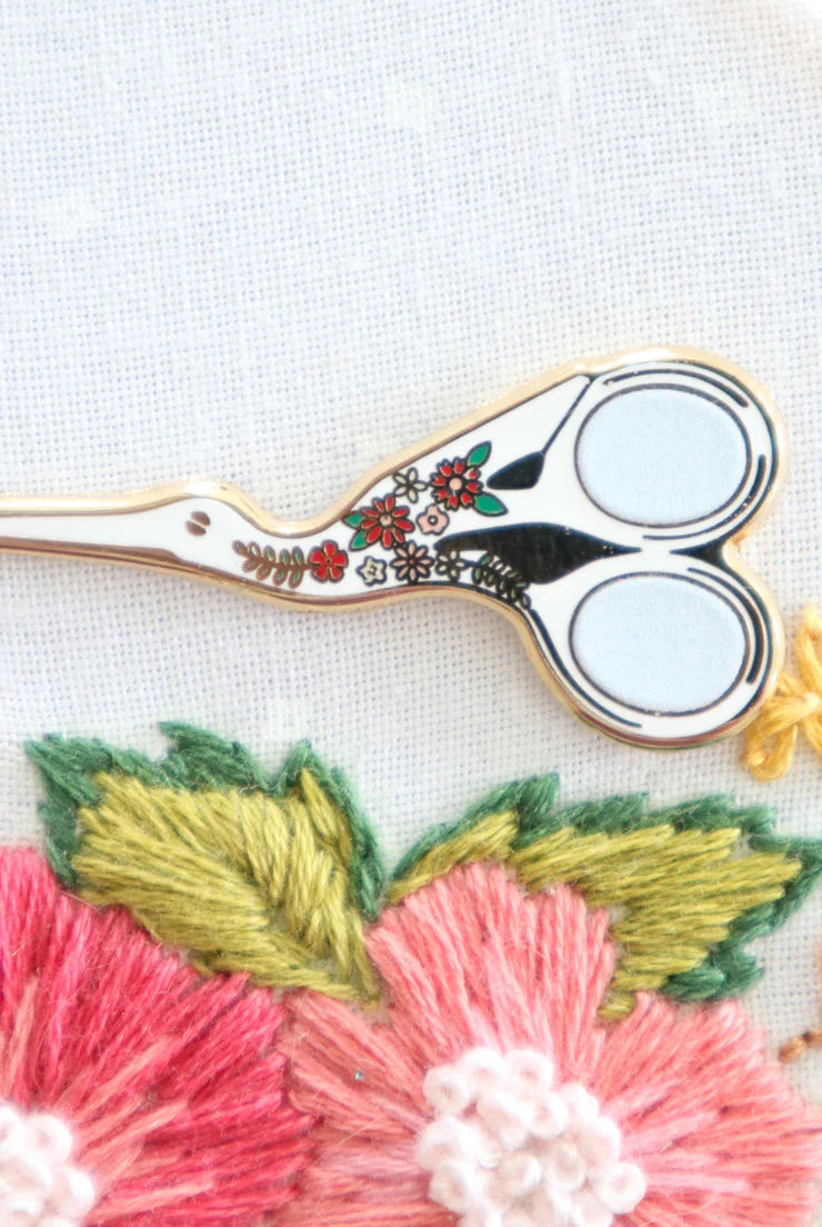 Embroidery Scissors Magnetic Needle Minder