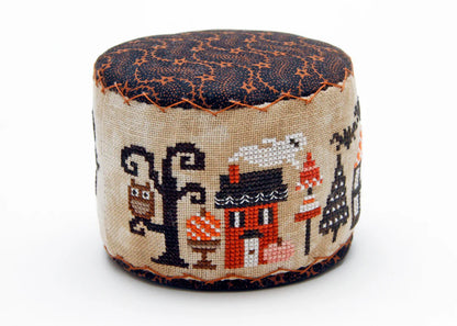 Halloween Tiny Town - Heart in Hand