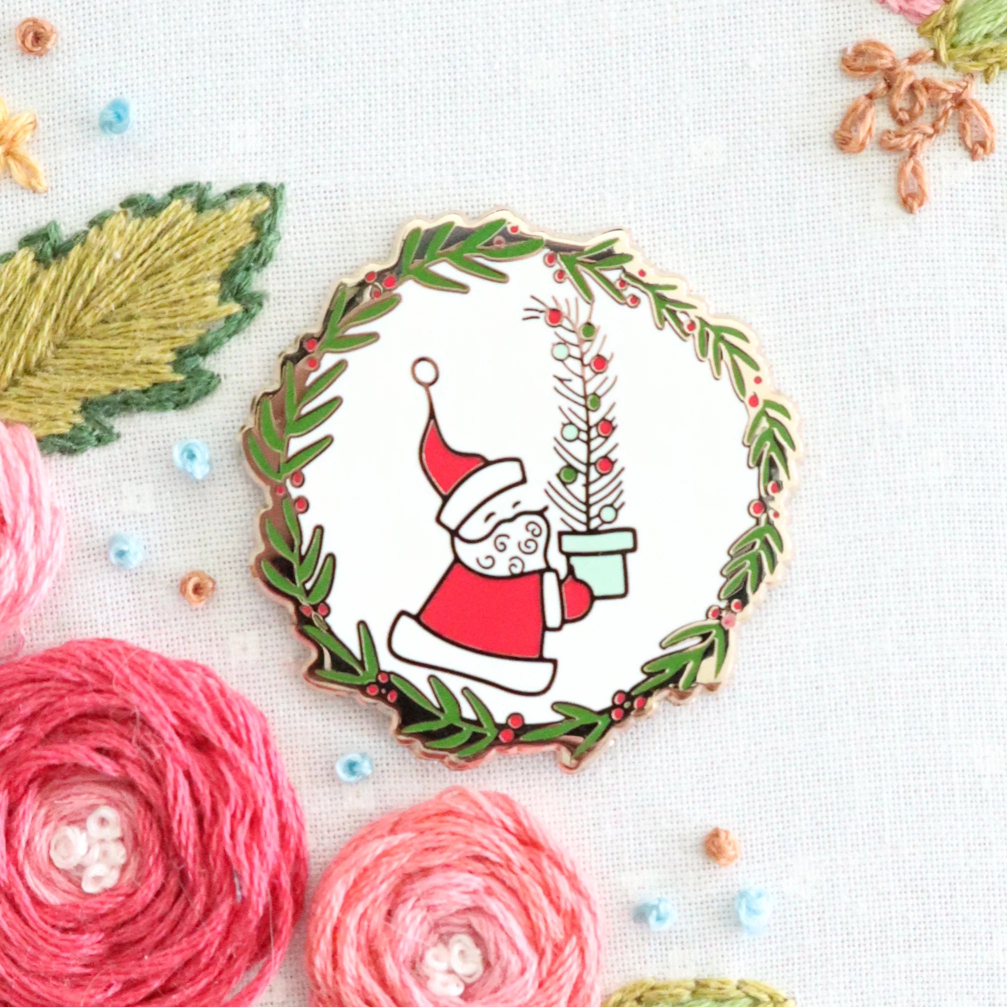 Vintage Santa Magnetic Needle Minder