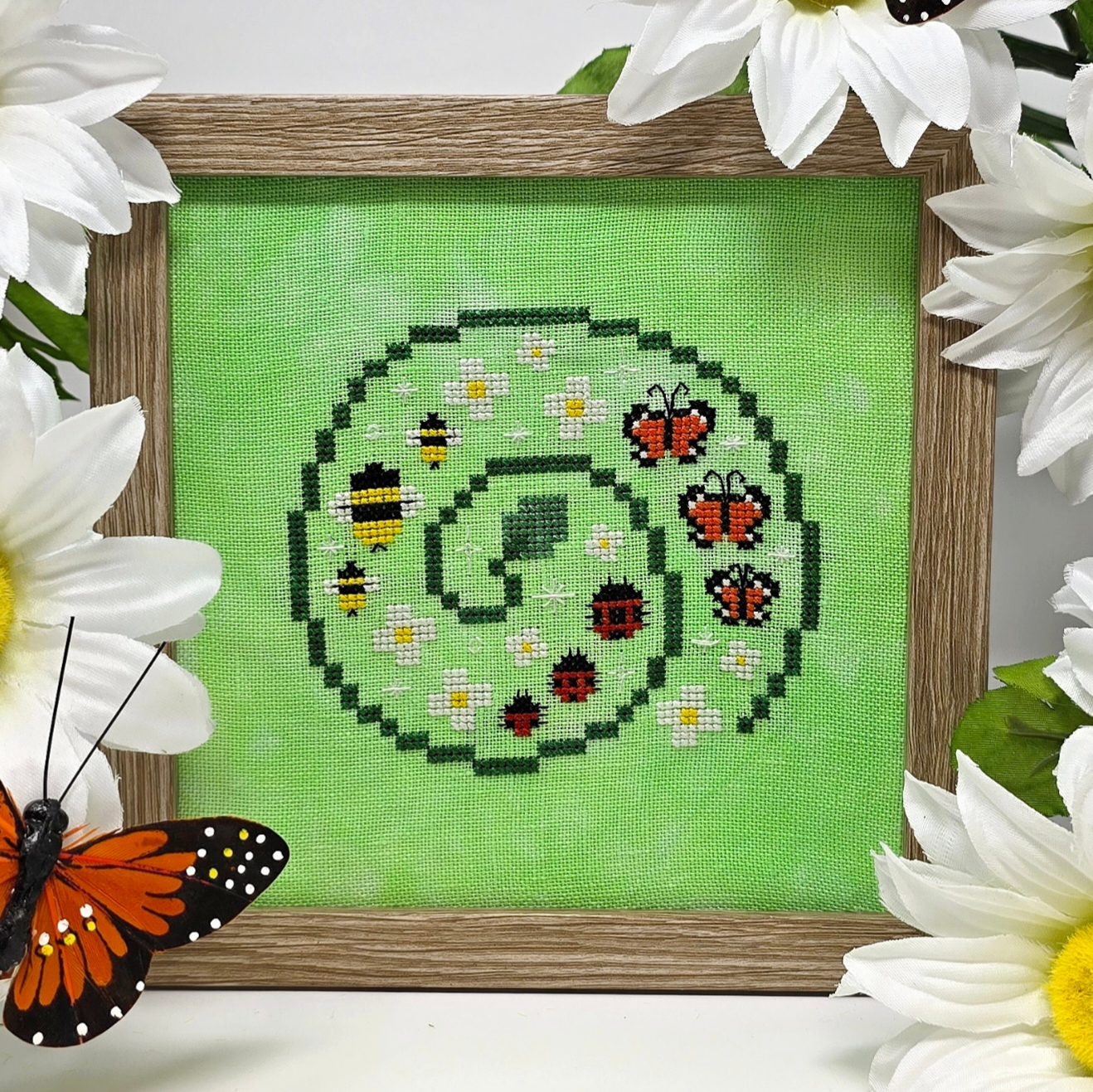 Yahnina Designs - Bugs and a Bee on a Vine